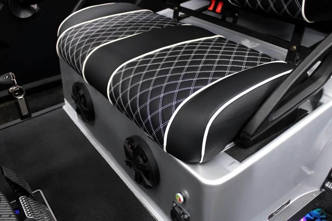 25mph इलेक्ट्रिकल गोल्फ कार्ट, अनुकूलन योग्य रंग टॉप गोल्फ कार EV2+2G