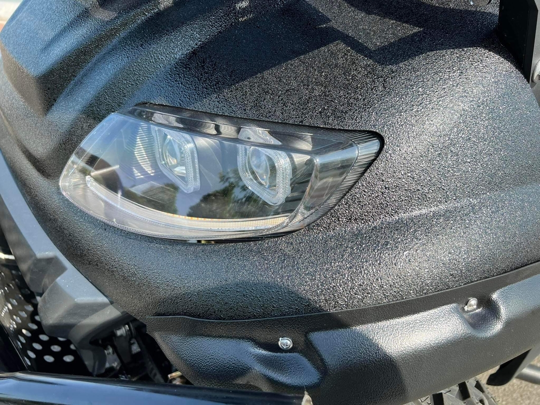 25mph इलेक्ट्रिकल गोल्फ कार्ट, अनुकूलन योग्य रंग टॉप गोल्फ कार EV2+2G